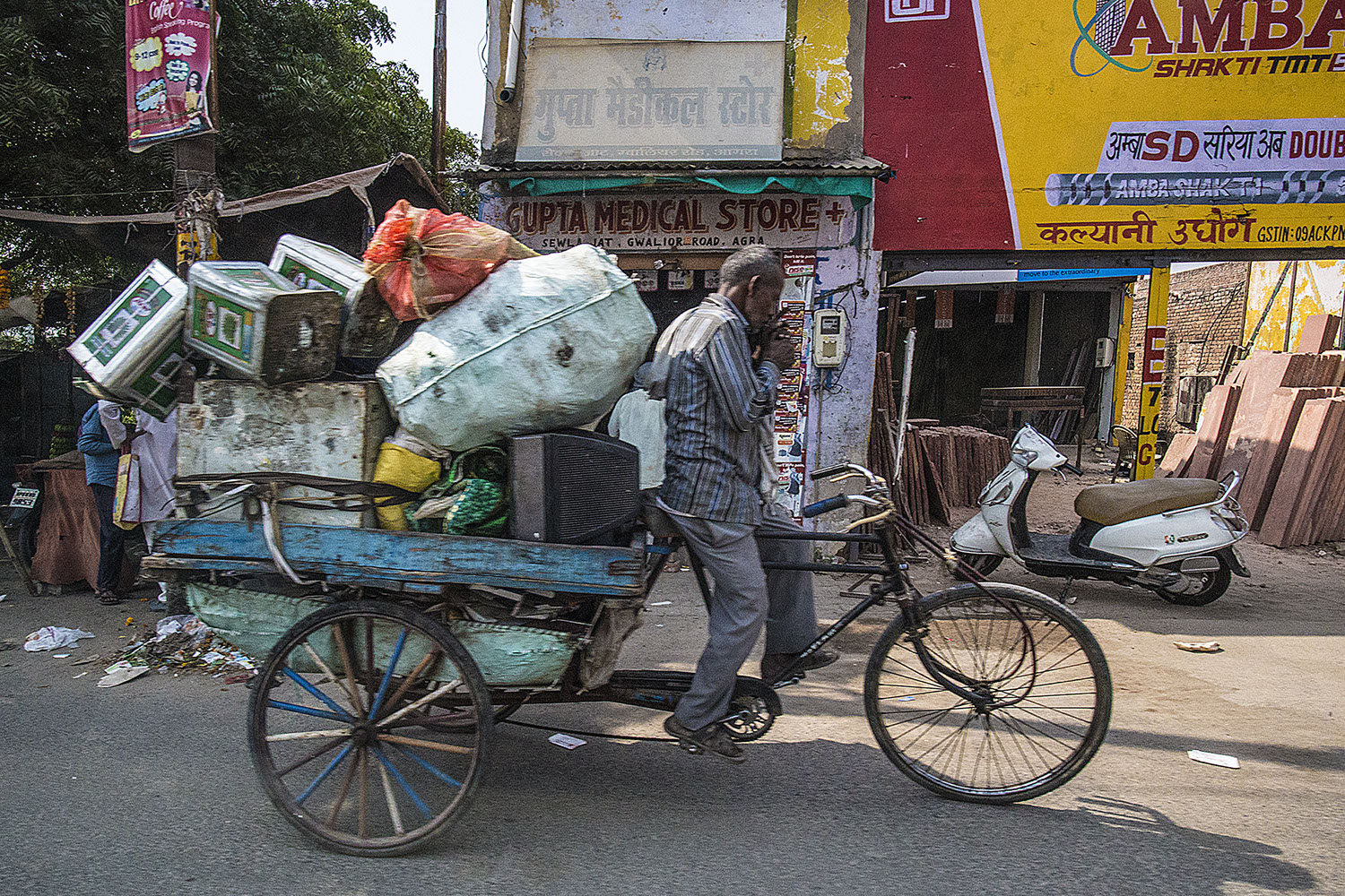 Travelling through India, Agra. 
